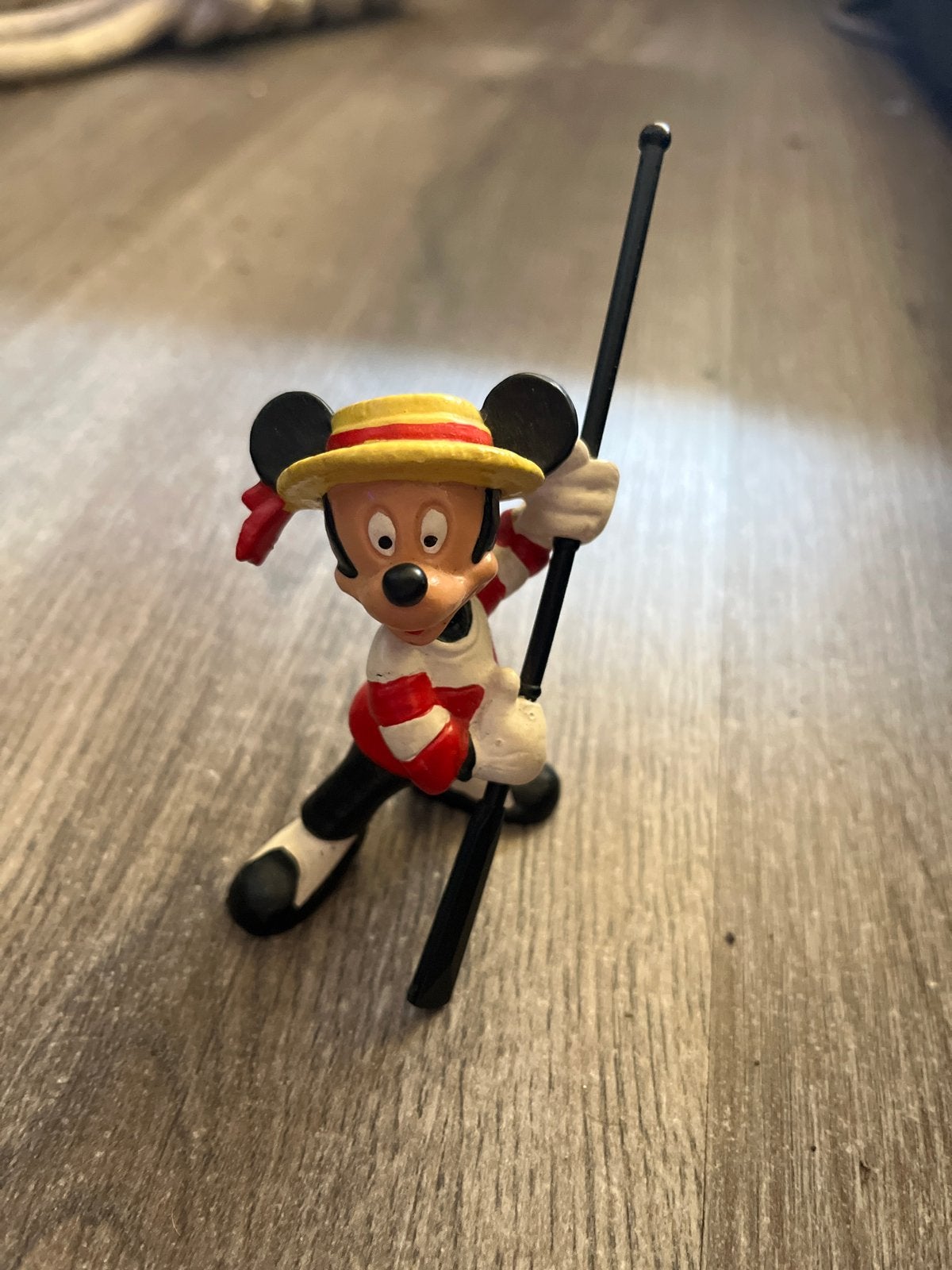 Vintage Mickey Mouse beeldje met stok - Skiën/Golf, Ophalen of Verzenden, Mickey Mouse, Gebruikt, Beeldje of Figuurtje