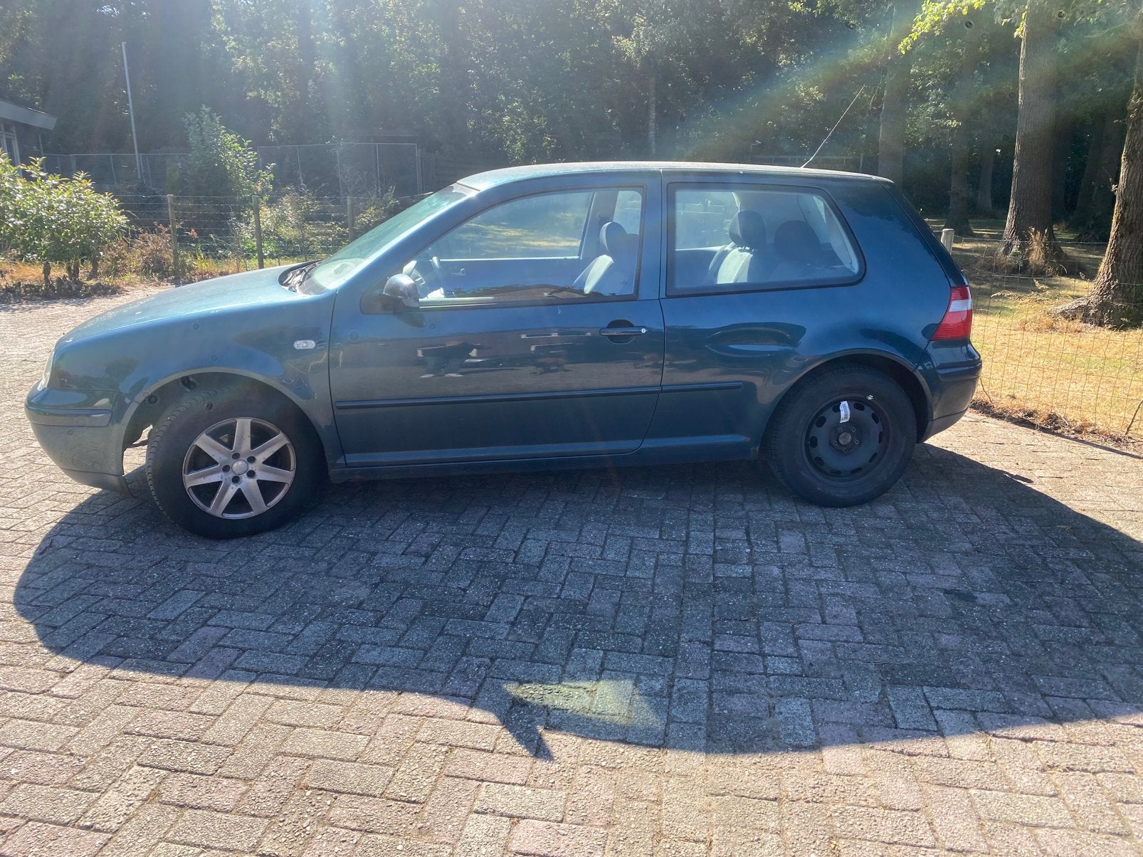 Volkswagen Golf 1.6 77KW 2004 Groen, Auto's, Voorwielaandrijving, Stof, Verwarmde buitenspiegels, 49 €/maand