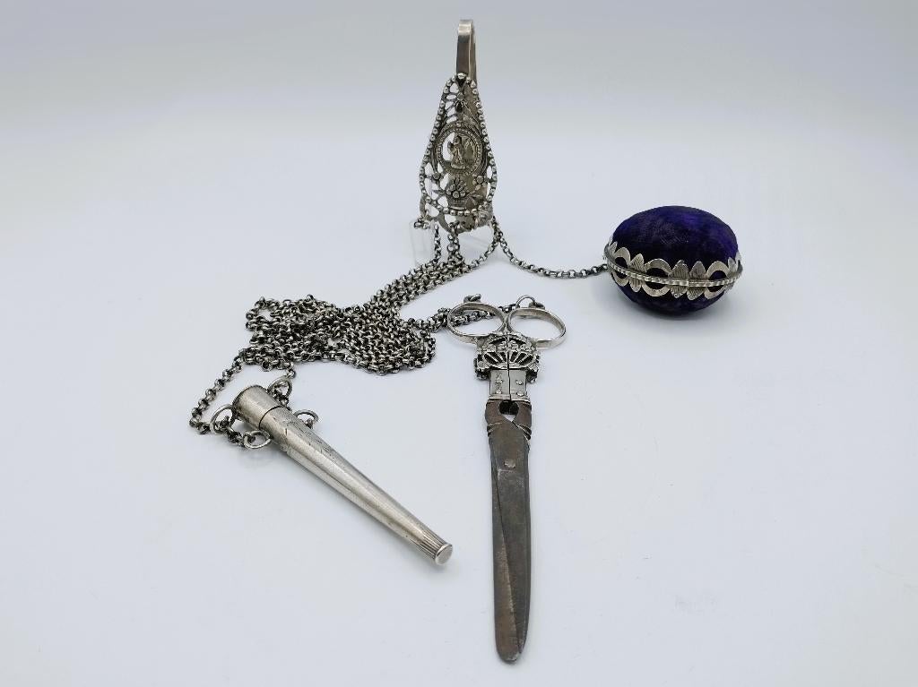 Zilveren Friese Chatelaine, 18e eeuws, Verzenden, Zilver