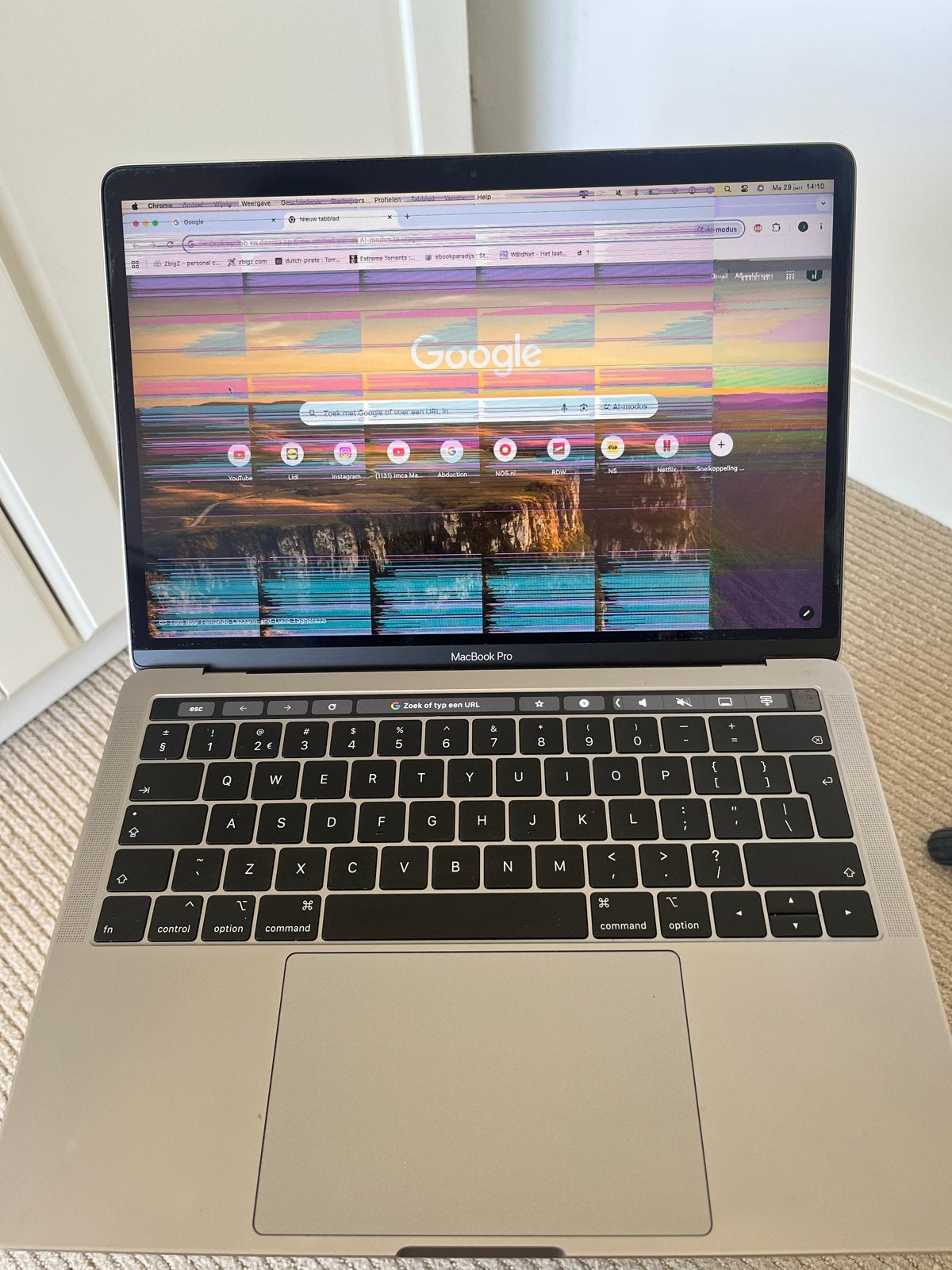 MacBook Pro 2019 met defect scherm - Ideaal voor onderdelen, Computers en Software, Apple Macbooks, Gebruikt, 2 tot 3 Ghz, Qwerty