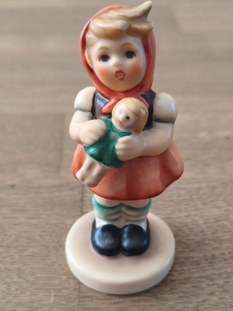 Hummel 239/B meisje met pop, Ophalen of Verzenden, Zo goed als nieuw, Hummel