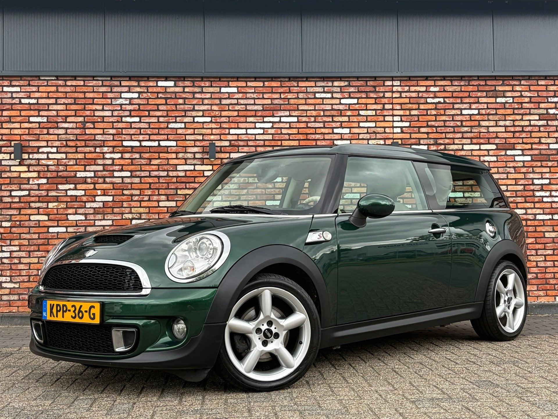 Mini Cooper S Clubman 185PK Nav/Cruise Leer Stoelverw Pdc Cl, Auto's, Voorwielaandrijving, Gebruikt, 4 stoelen, Leder