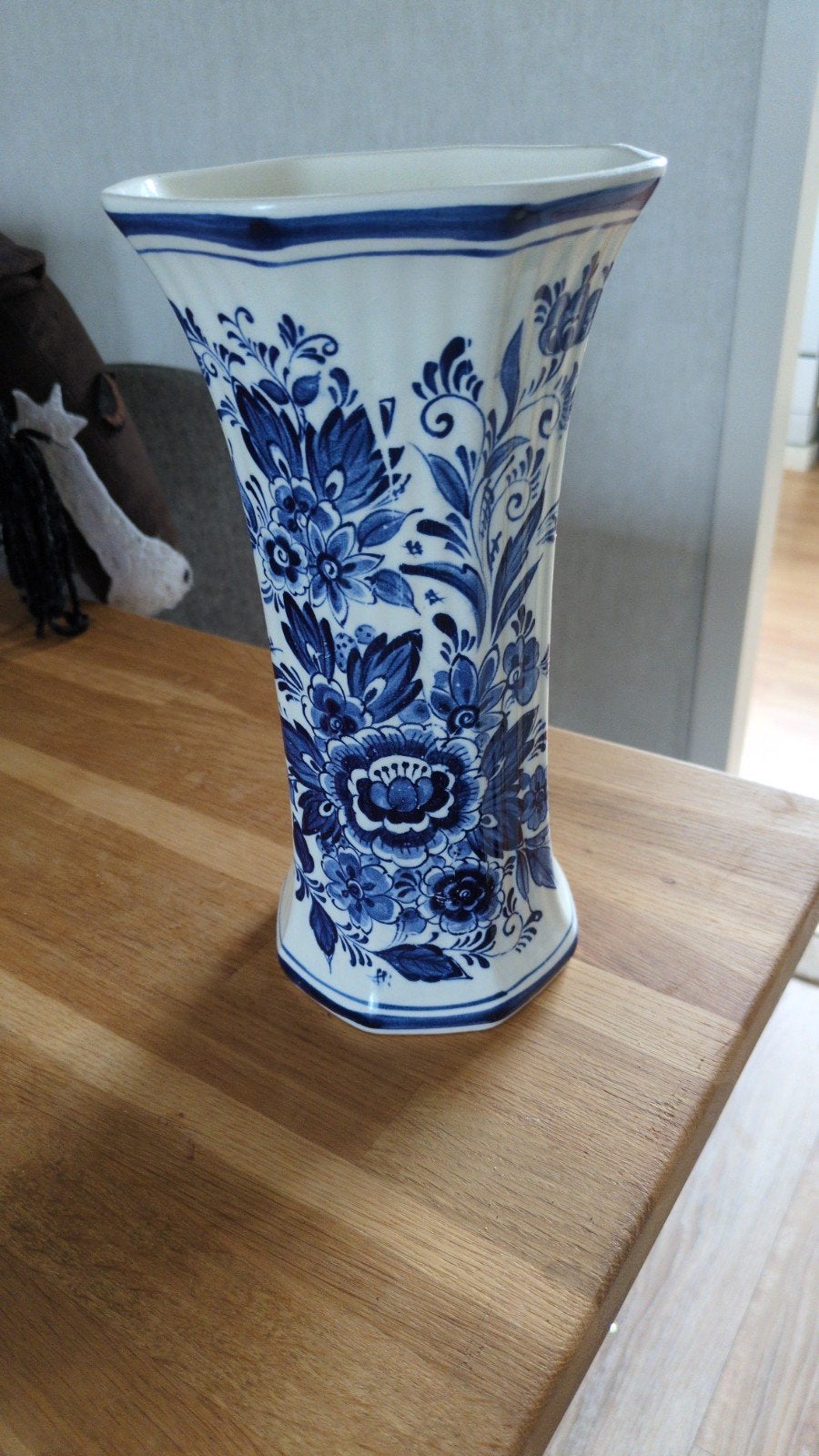 Delfts Blauw Handgeschilderde Vaas - Royal Delft, Antiek en Kunst, Ophalen of Verzenden