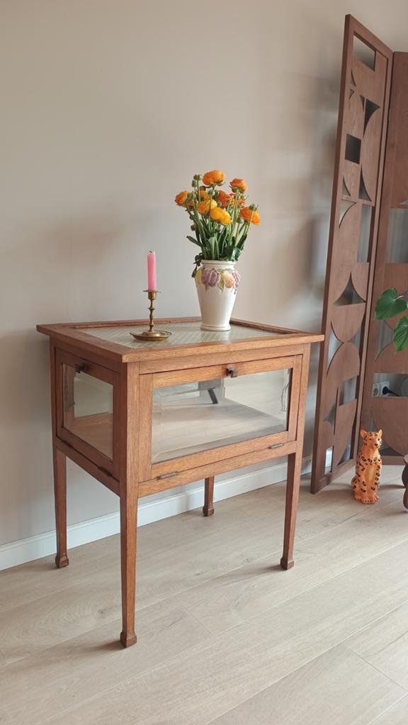 Prachtig vintage handgemaakt theekastje, Ophalen, Glas, 50 tot 100 cm, Zo goed als nieuw