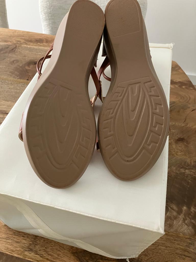 Cognackleurige zomerschoentjes met sleehak en rits, Bruin, Nieuw, Sandalen of Muiltjes, Ophalen of Verzenden