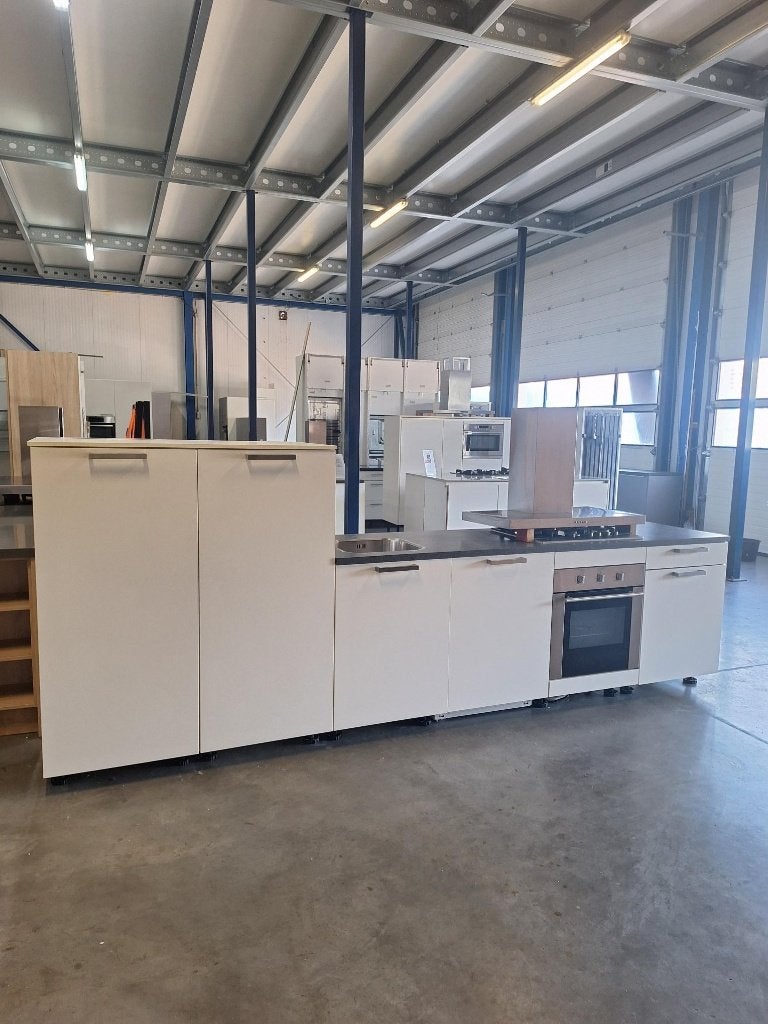 Keuken Compleet met APP 120Keukens op voorraad Nr. 2948, Ophalen of Verzenden, Zo goed als nieuw, Enkelwandige keuken, Met kookeiland
