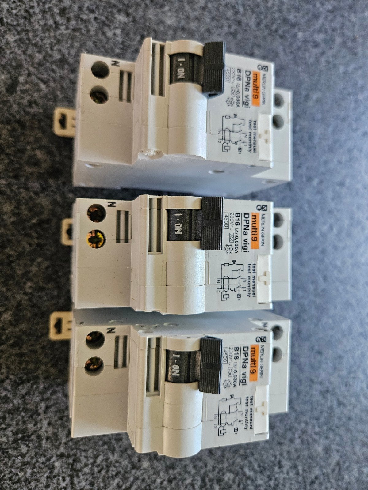 3x Merlin Gerin Multi9 DPN vigi B16 0.030A aardlekschakelaar, Ophalen of Verzenden, Zo goed als nieuw, Schakelaar