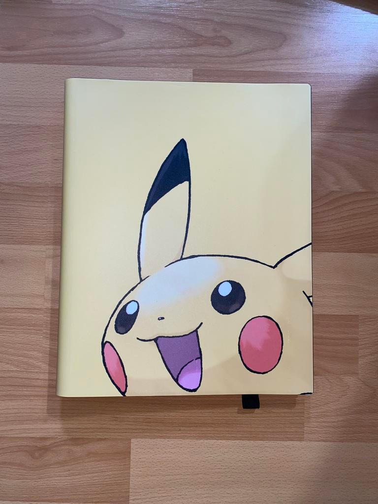 POKEMON ULTRA PRO 9 POCKET BINDER MAP PIKACHU, Verzenden, Zo goed als nieuw