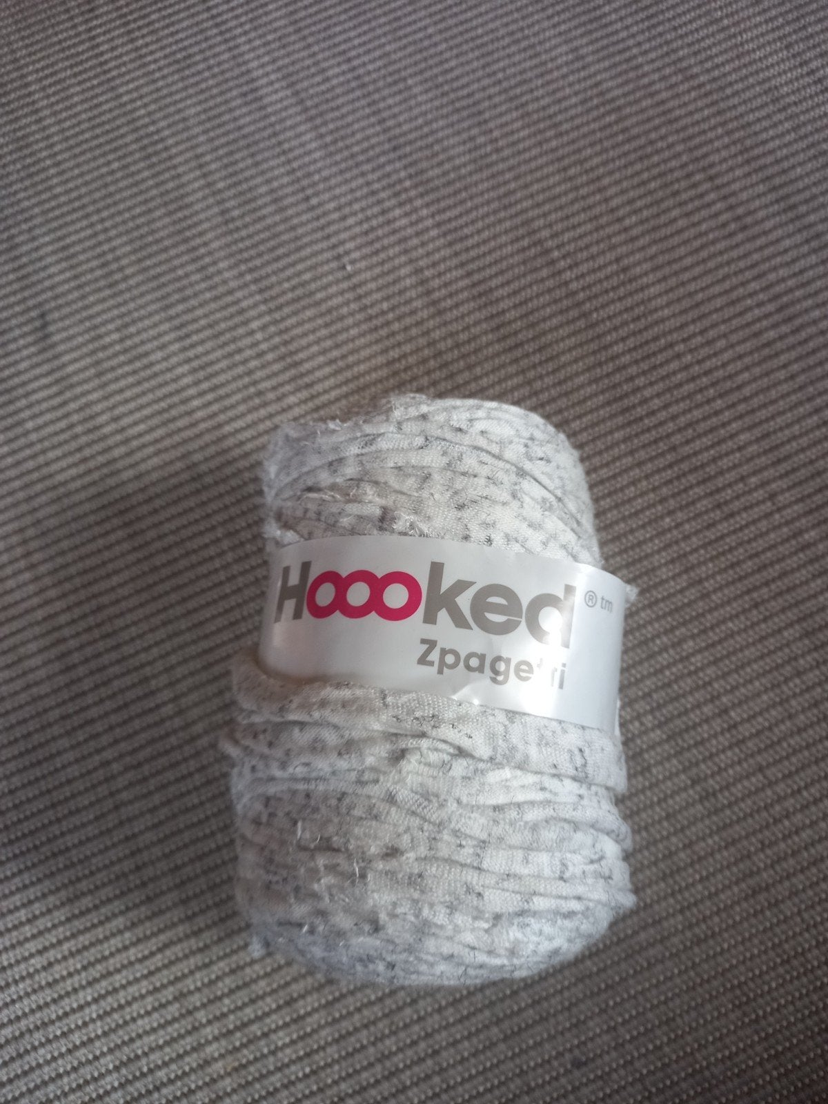 Koontz hooked Zpagetti garen wit/grijs mellee, Ophalen of Verzenden, Breien of Haken, Wol of Garen
