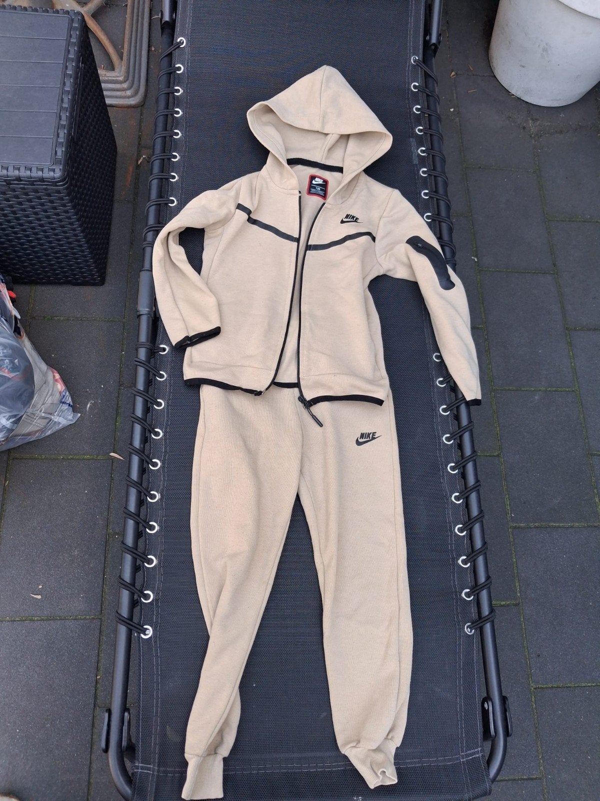 Nike Tech Fleece trainingspak maat 128, Jongen of Meisje, Nieuw, Ophalen of Verzenden, Setje