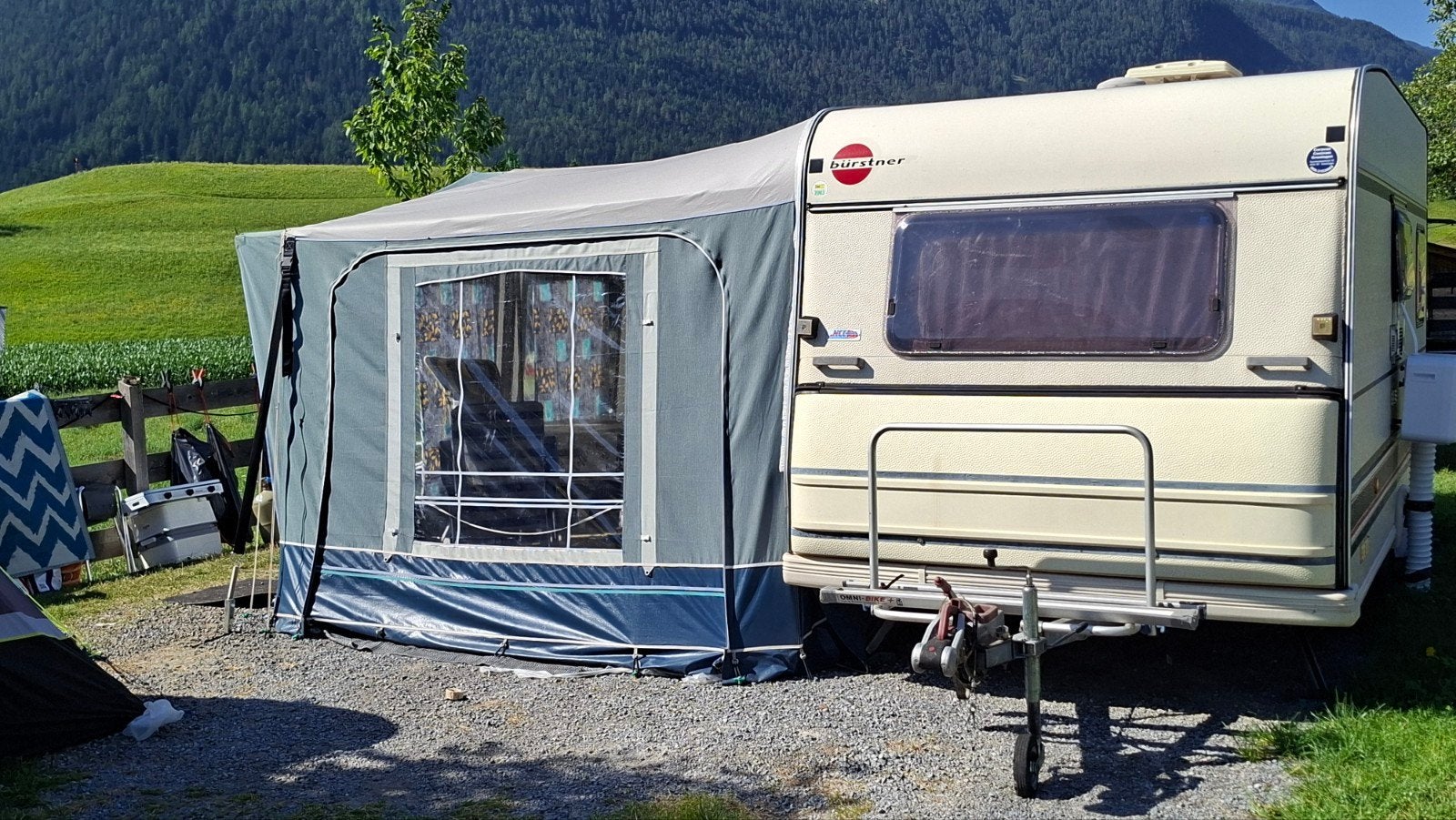 Bürstner Club Caravan met voortent en fietsenrek, Rondzit, Particulier, Bürstner, 4 tot 5 meter