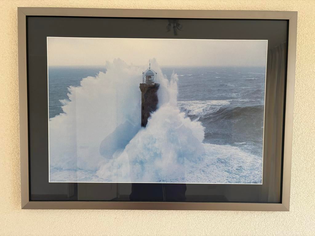 Ingelijste foto’s vuurtoren met golven, Gebruikt, Ophalen of Verzenden, 75 tot 100 cm, Foto of Poster