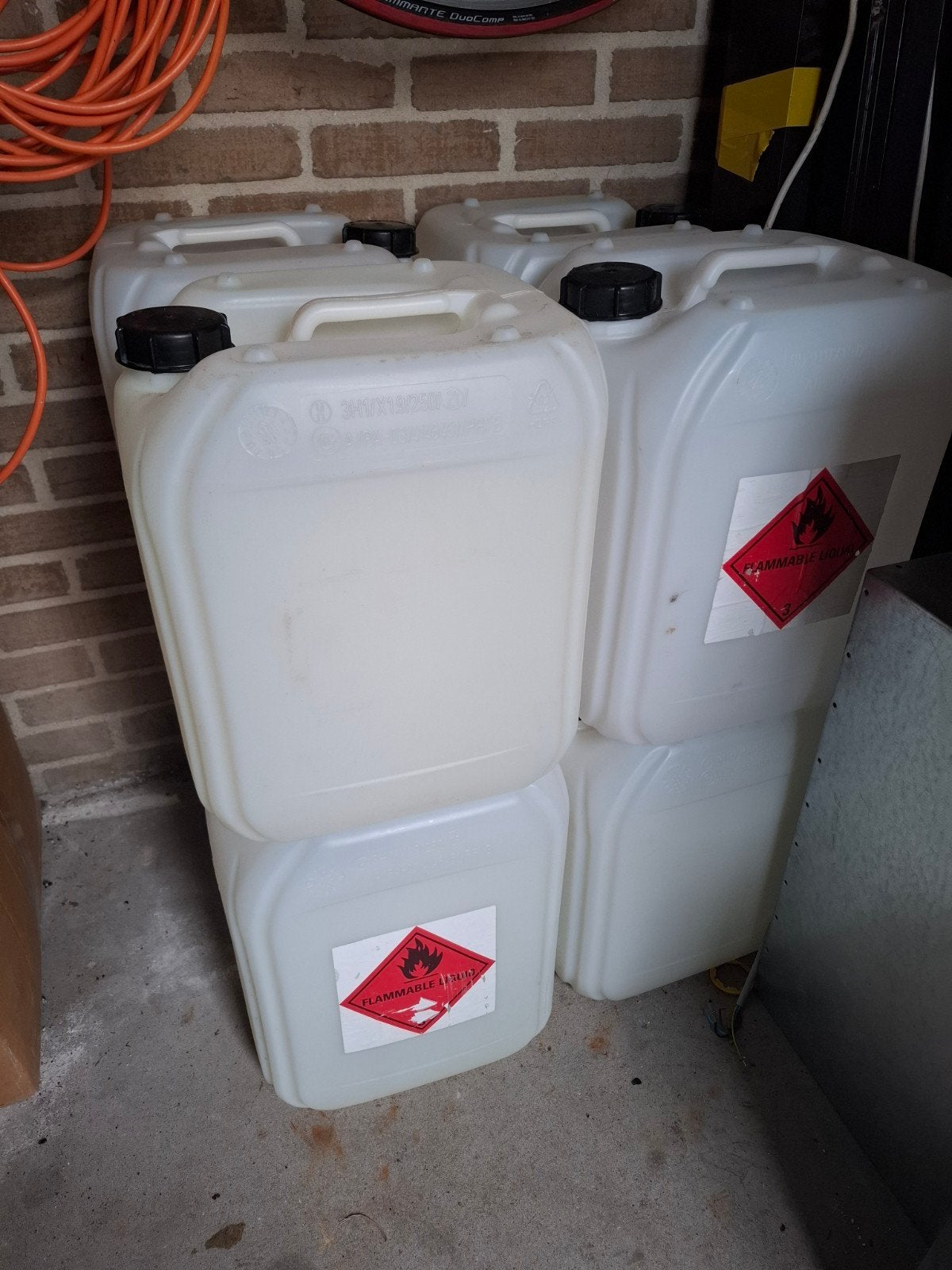 8 Jerrycans met trechter en schroefdopkraan, Ophalen of Verzenden