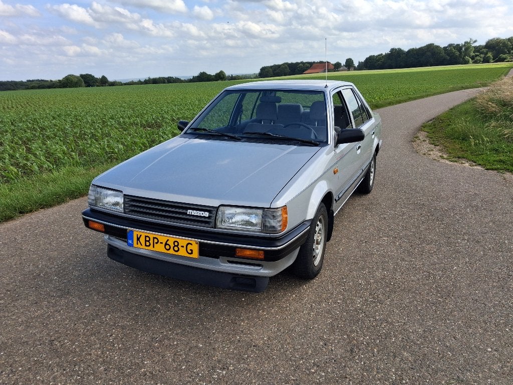 Unieke mazda 323 - Bijna Belastingvrij! - 53.000 km, Auto's, 400 kg, 68 pk, Handgeschakeld, 897 kg