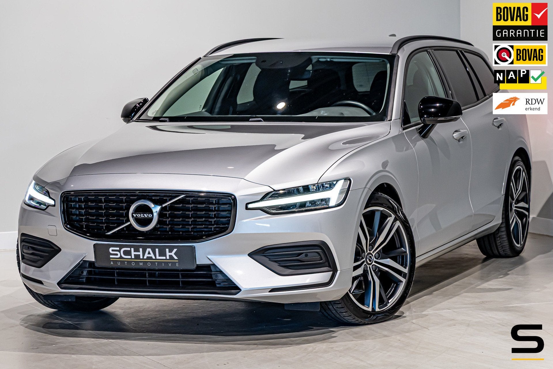 Volvo V60 2.0 B3 Momentum Advantage|NAP|E-trekhaak|BTW Auto, Auto's, Volvo, Dealer onderhouden, Stof, 4 cilinders, 1969 cc