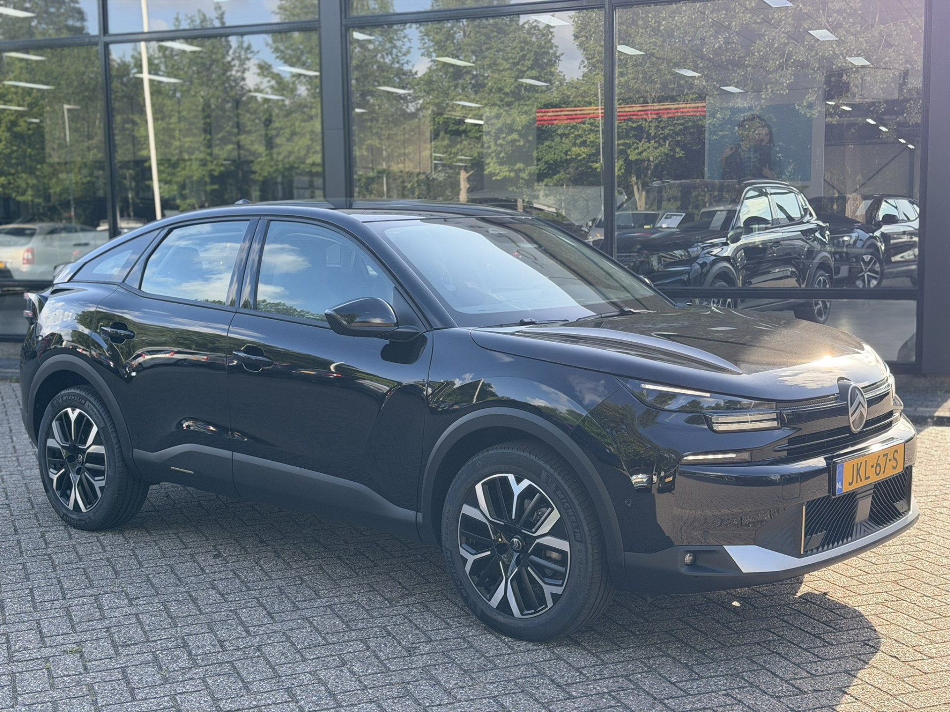 Citroën C4 1.2 Hybrid 145pk Business Automaat (bj 2025), Dealer onderhouden, Gebruikt, 1199 cc, Zwart
