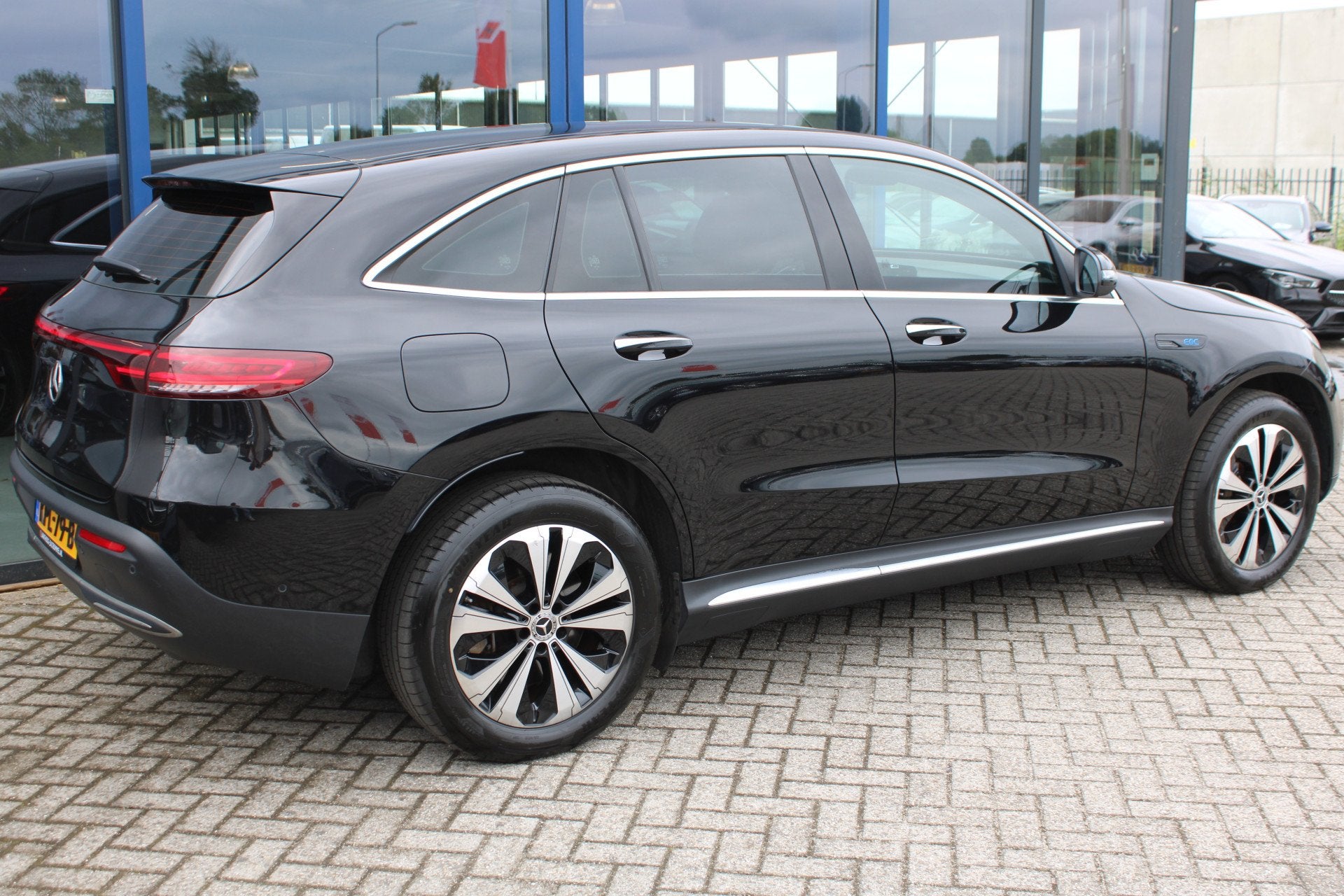 Mercedes-Benz EQC 400 4MATIC 80 kWh (SOH 97,21%) LEDER KEY-L, Automaat, Zwart, 2395 kg, Zwart