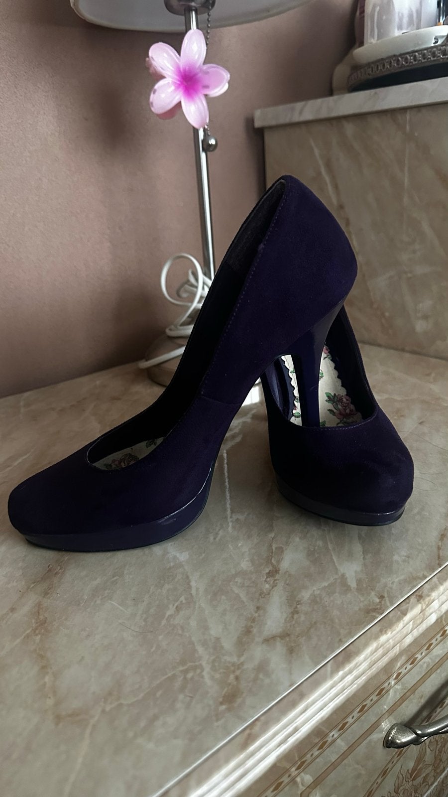 Paarse suède pumps met hoge hakken - Maat 38, Ophalen of Verzenden, Gedragen, Overige kleuren, Schoenen met hoge hakken
