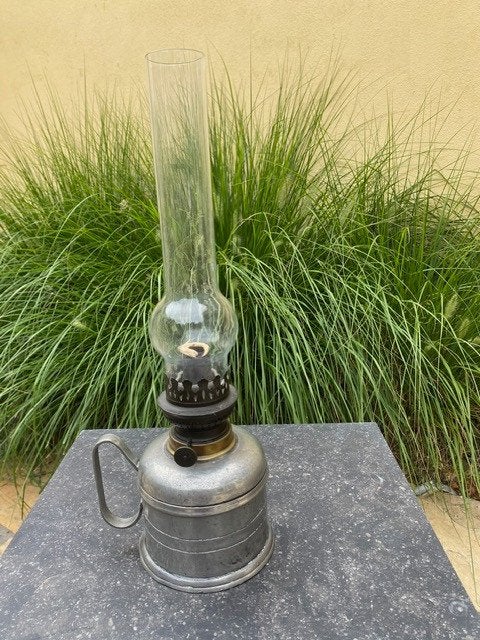 Grote vintage tinnen olielamp met origineel glas –  41 cm, Ophalen