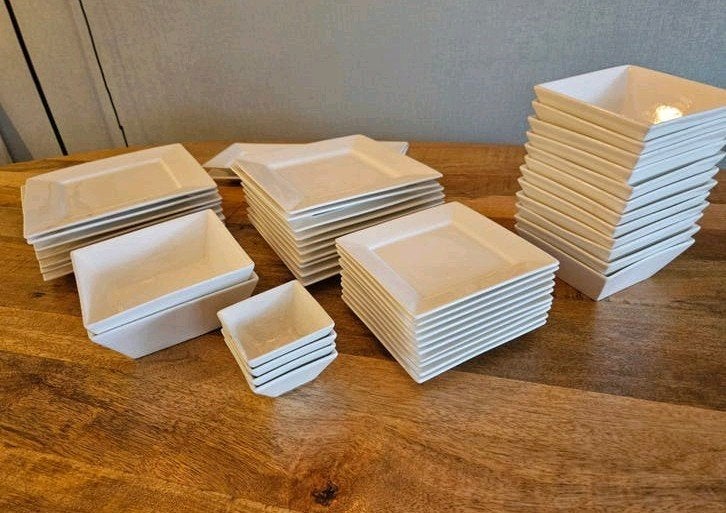 uitgebreide serviesset, nog in goede staat, Huis en Inrichting, Keuken | Servies, Ophalen, Overige stijlen, Compleet servies