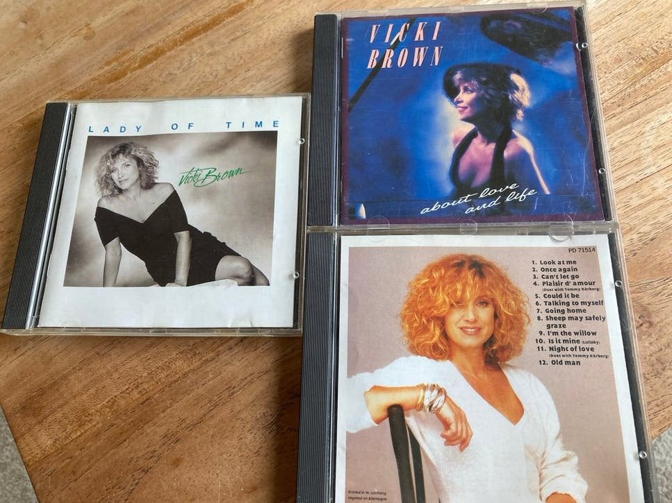 Vicky Brown, 3 CD’s en een boek, Ophalen of Verzenden, Zo goed als nieuw