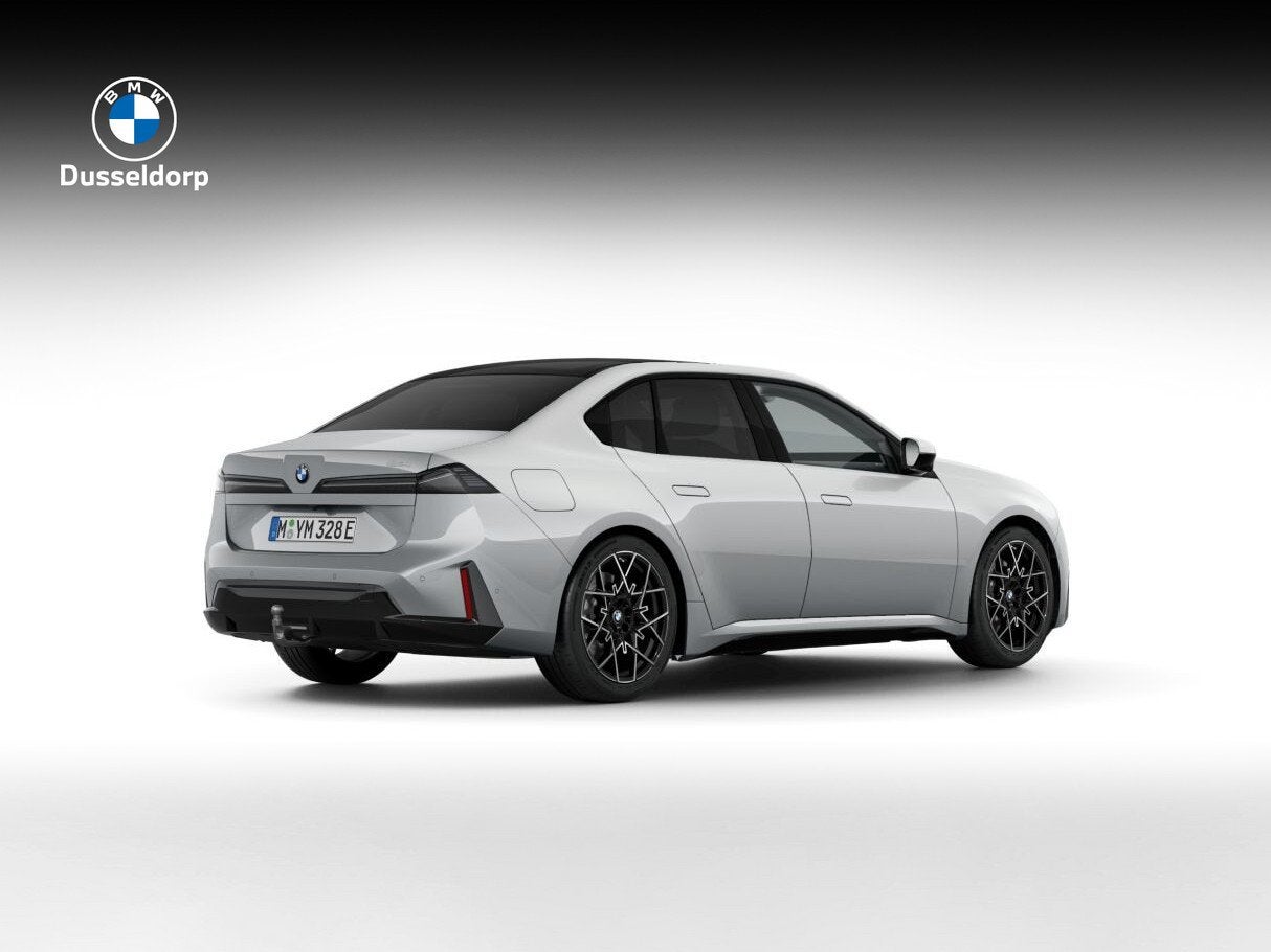 BMW i3 50 xDrive First Edition 113.4 kWh M Sport | Harman Ka, Automaat, Zwart, Sedan, Zilver of Grijs