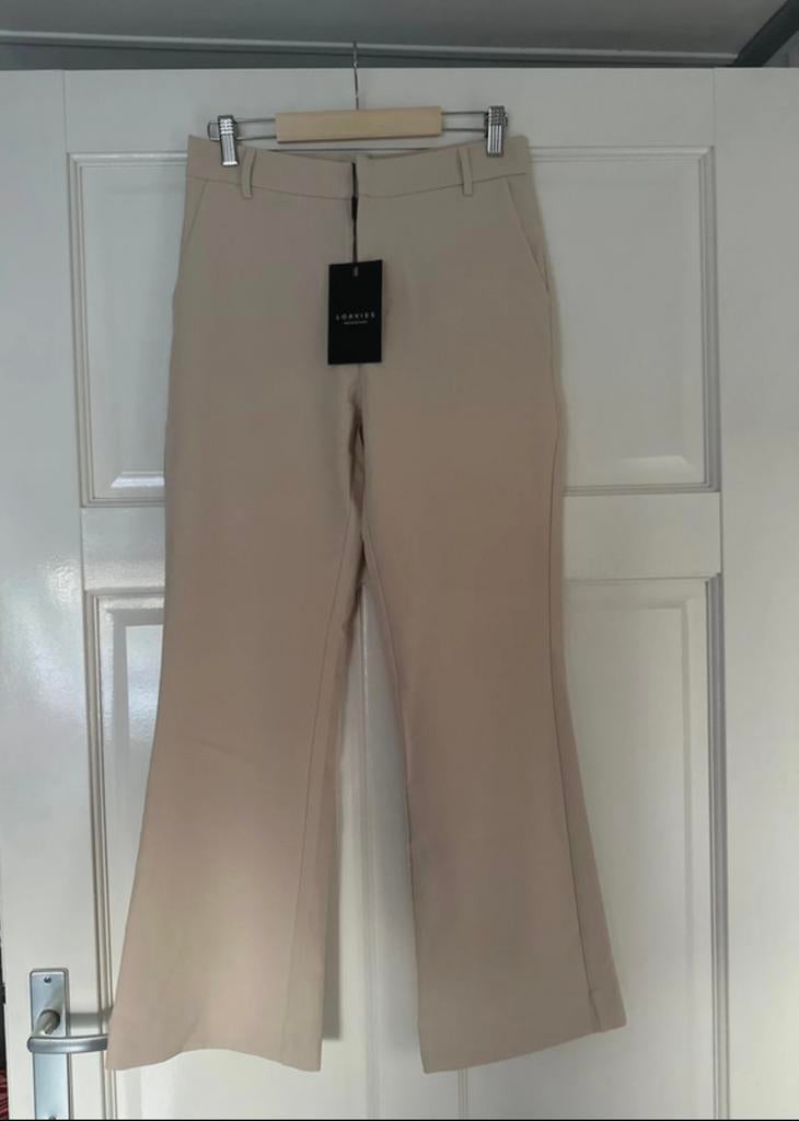 Zandkleurige pantalon loavies, nieuw met prijskaartje, Beige, Nieuw, Ophalen of Verzenden, Maat 36 (S)