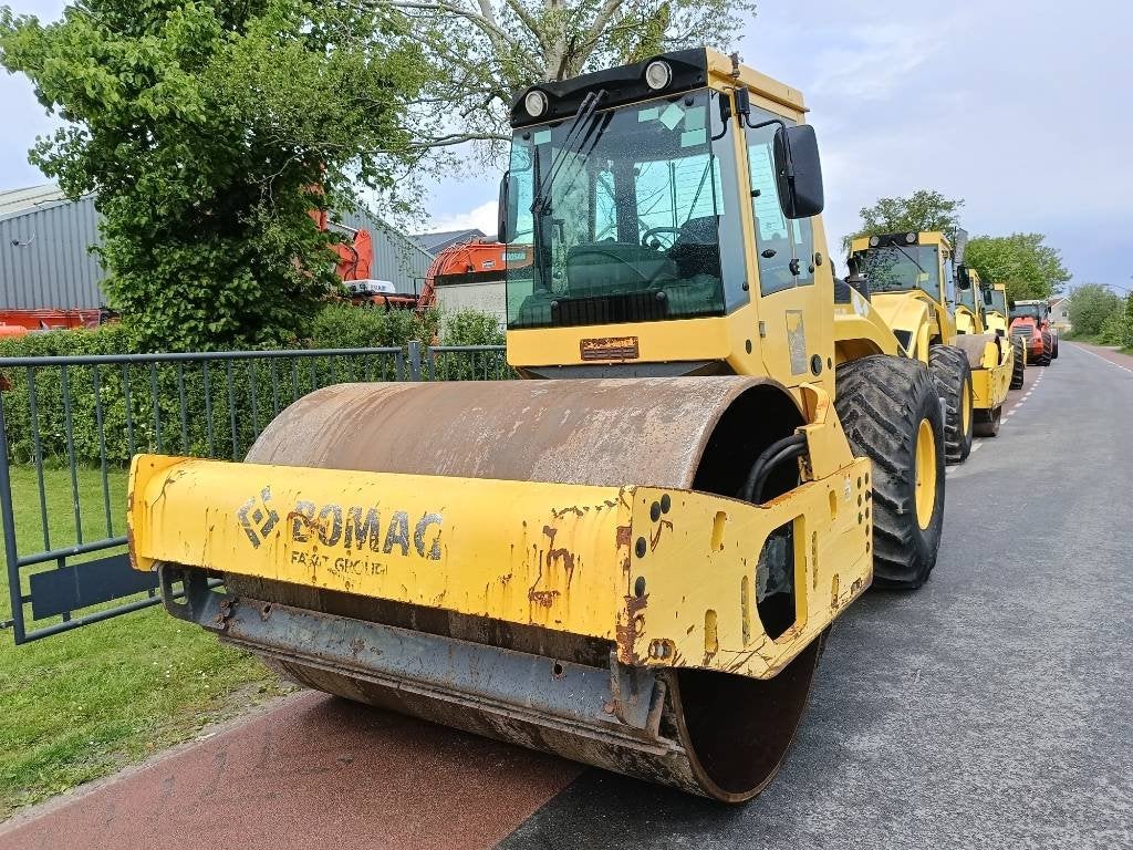 Bomag BW 213 D H-4 i roller wals drum compactor (bj 2015)