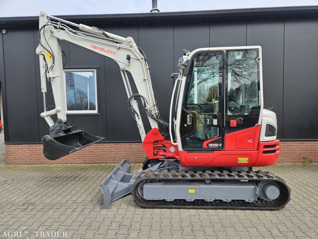 Takeuchi TB250-2 Stage V, Zakelijke goederen, Machines en Bouw | Kranen en Graafmachines, Niet opgegeven, -, Niet opgegeven, Graafmachine