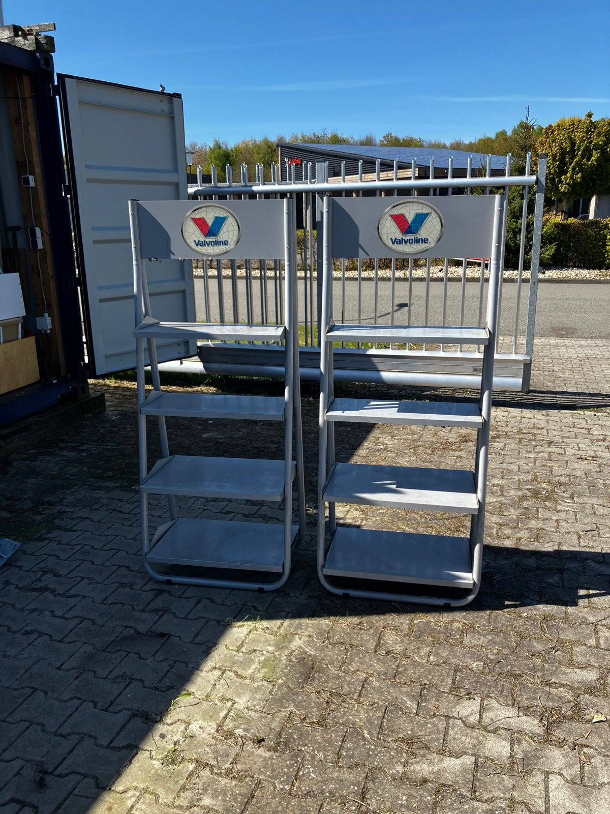 2 nette Valvoline stellingen - ook als show stellingen, Ophalen