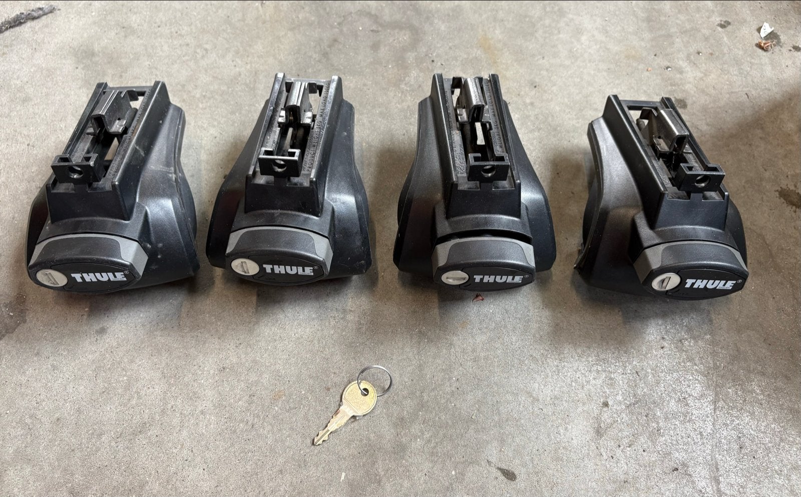 Thule 757 dakdrager voeten voor open dakrailing (met sleutel, Auto diversen, Dakdragers, Ophalen, Gebruikt