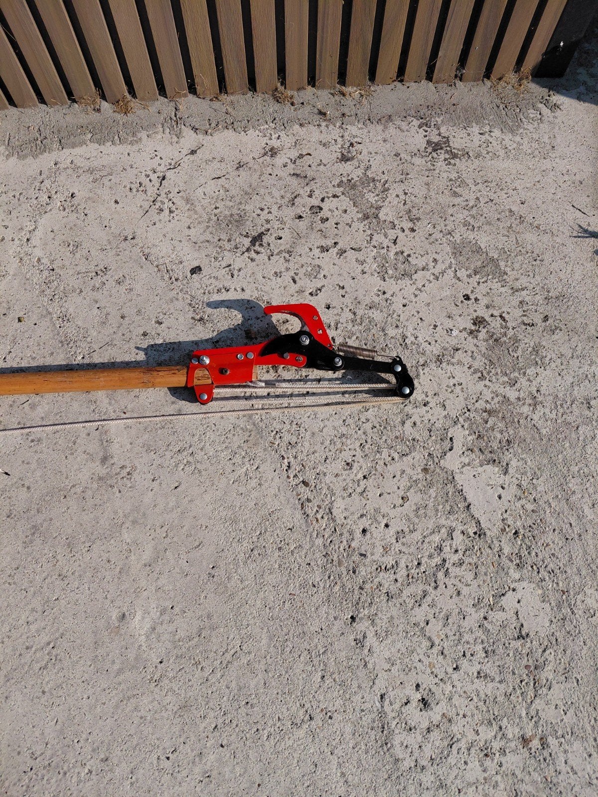 Takkenschaar op steel - Snoeischaar voor hoge takken, Ophalen of Verzenden, Gebruikt, 20 t/m 29 mm