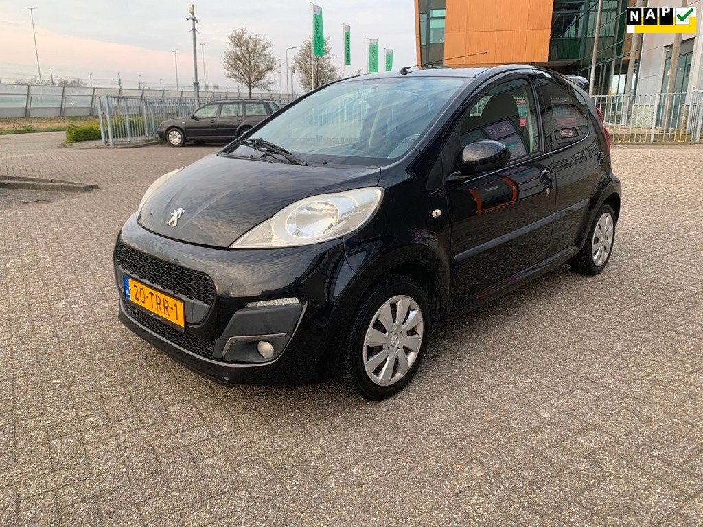 Peugeot 107 1.0 Envy Zwart 2012 Airco Elek ramen 5-drs NAP!, Auto's, Peugeot, Voorwielaandrijving, Euro 5, 4 stoelen, Origineel Nederlands
