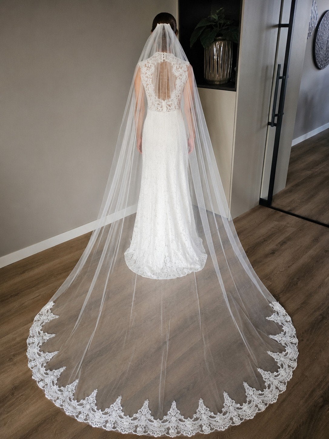 prachtige kathedraal sluier ivory cecile nieuw 300, Kleding | Dames, Trouwkleding en Trouwaccessoires, Ophalen of Verzenden, Nieuw
