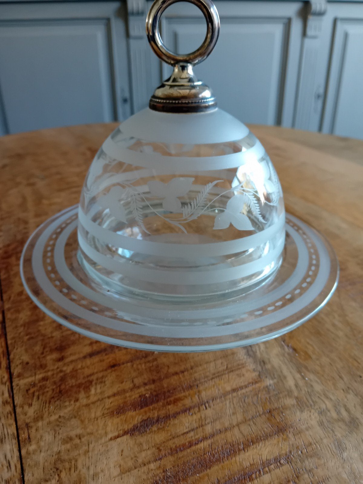 Antieke glazen botervloot met gegraveerd decor, Ophalen