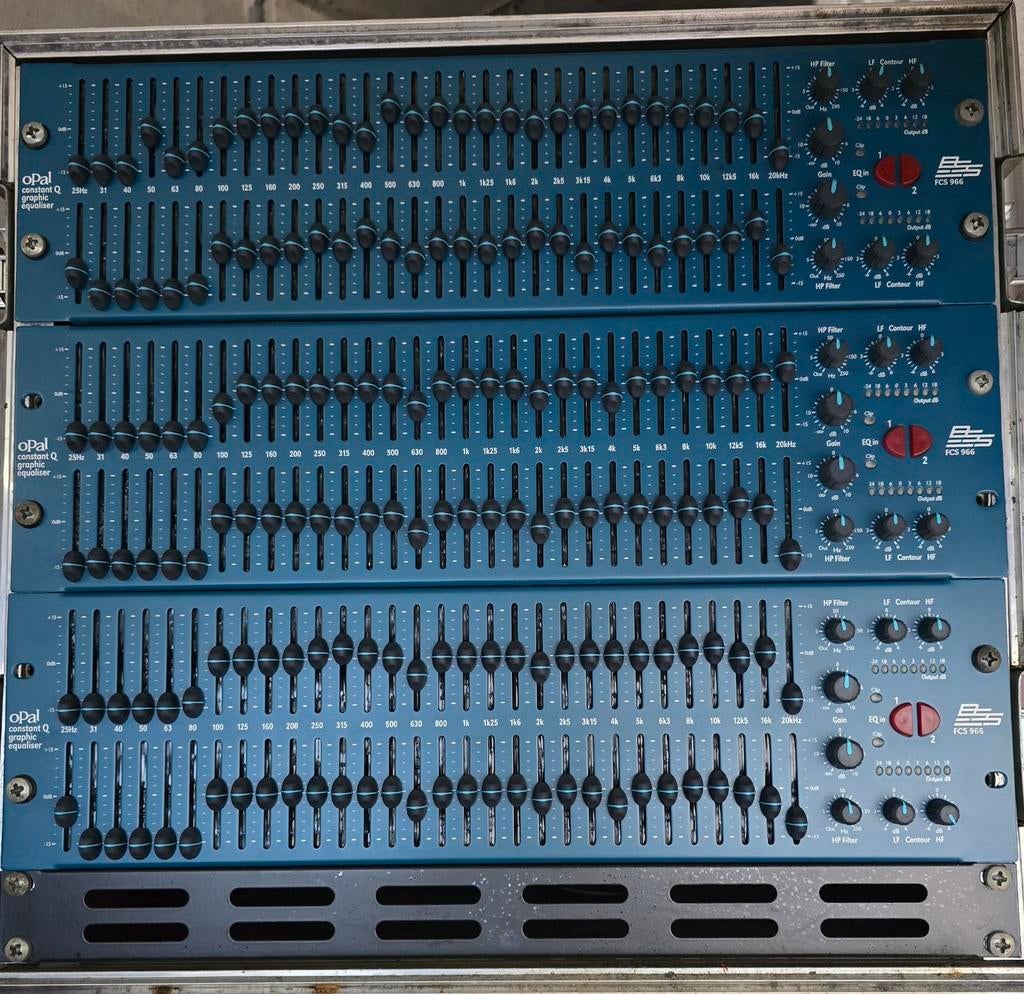 Diverse randapparatuur en mixers. Alles is netjes onderhoud, Ophalen