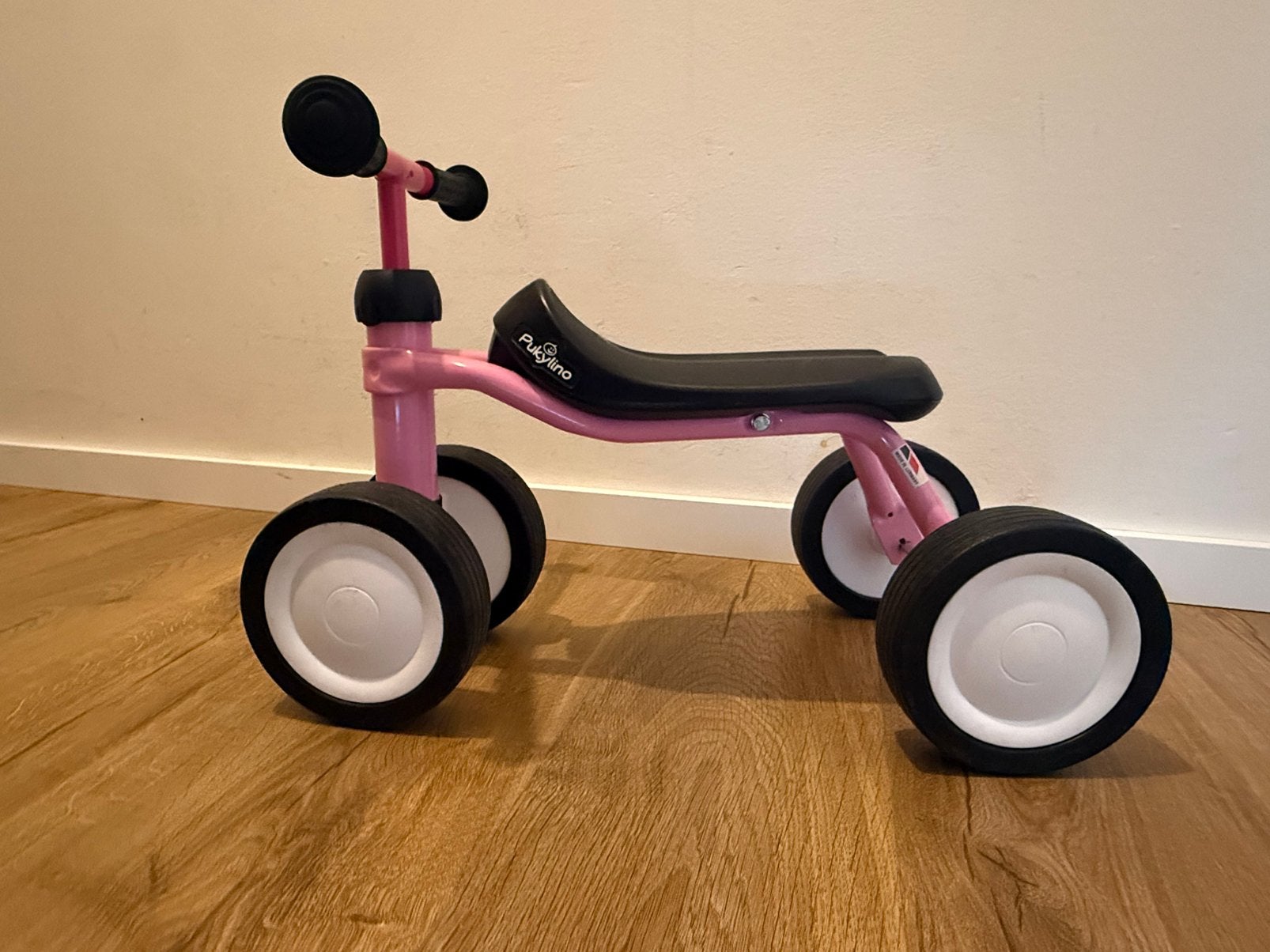 PUKYlino loopfiets / vierwieler roze, Ophalen, Zo goed als nieuw