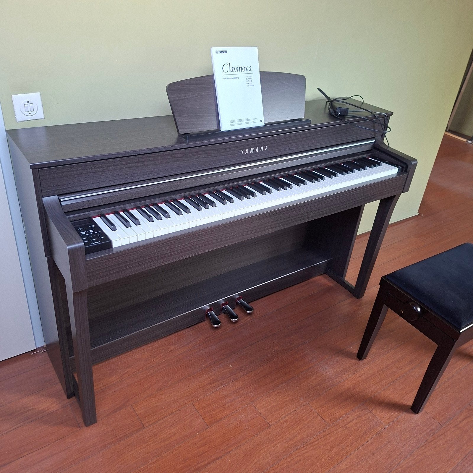 Yamaha Clavinova CLP-635 Digitaal Piano, Ophalen, Bruin, Digitaal, Zo goed als nieuw