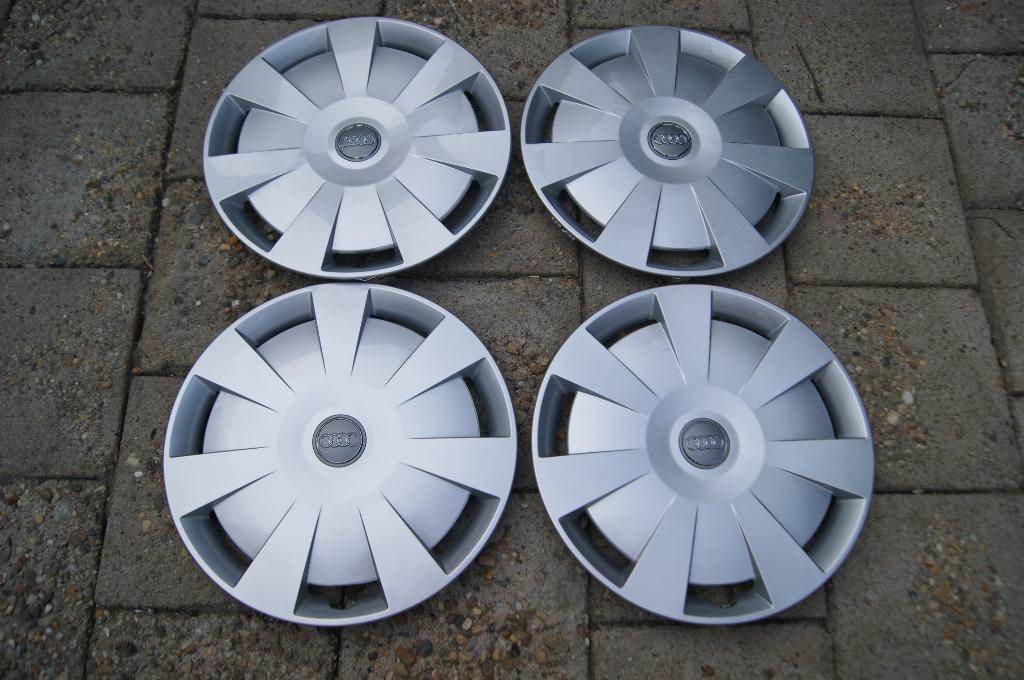 Set van 4 originele wieldoppen Audi A3 16 inch (Nieuw), Auto diversen, Wieldoppen, Ophalen of Verzenden, Nieuw