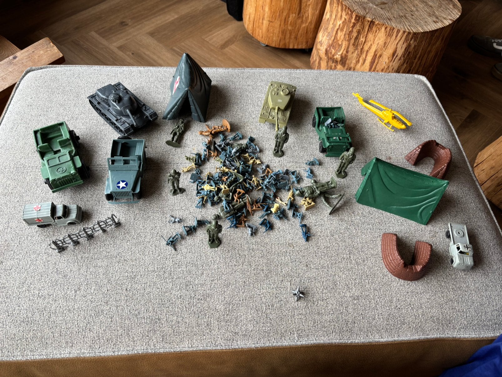 Soldatenspeelset plastic soldaatjes., Ophalen of Verzenden, Gebruikt, 1:50 of kleiner