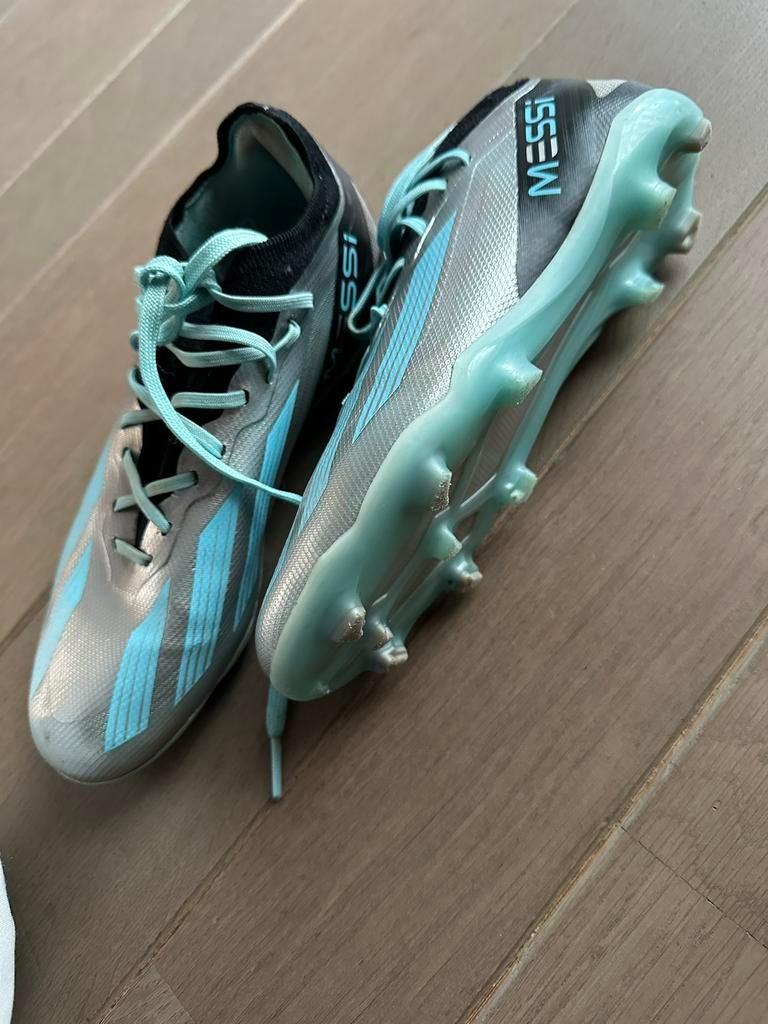 Adidas Messi kinder voetbalschoenen 35,5, Ophalen of Verzenden, Zo goed als nieuw, Jongen