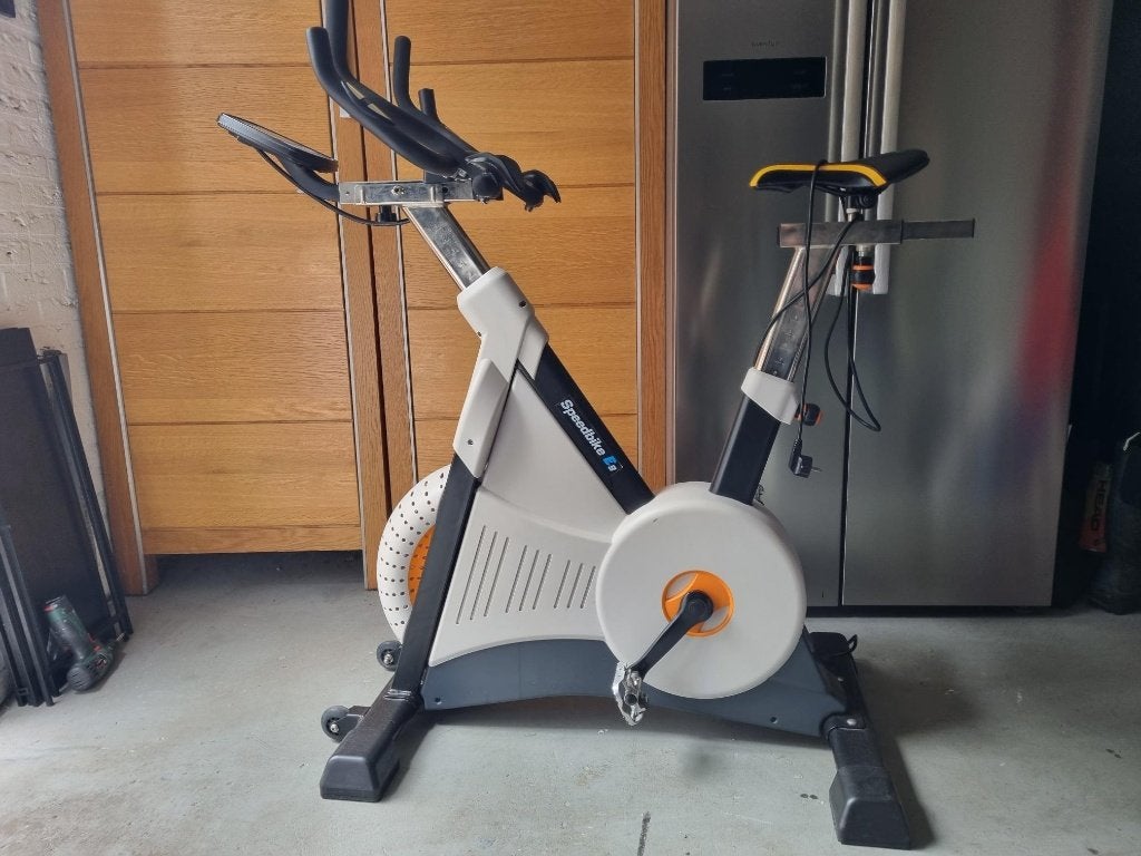 Hometrainer fiets, Sport en Fitness, Ophalen, Kunststof, Gebruikt, Benen