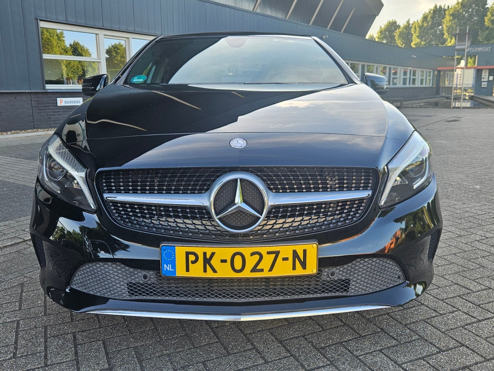 Mercedes-Benz A-Klasse 1.6 A160 2016 Zwart, Auto's, Voorwielaandrijving, 4 cilinders, Leder en Stof, Zwart