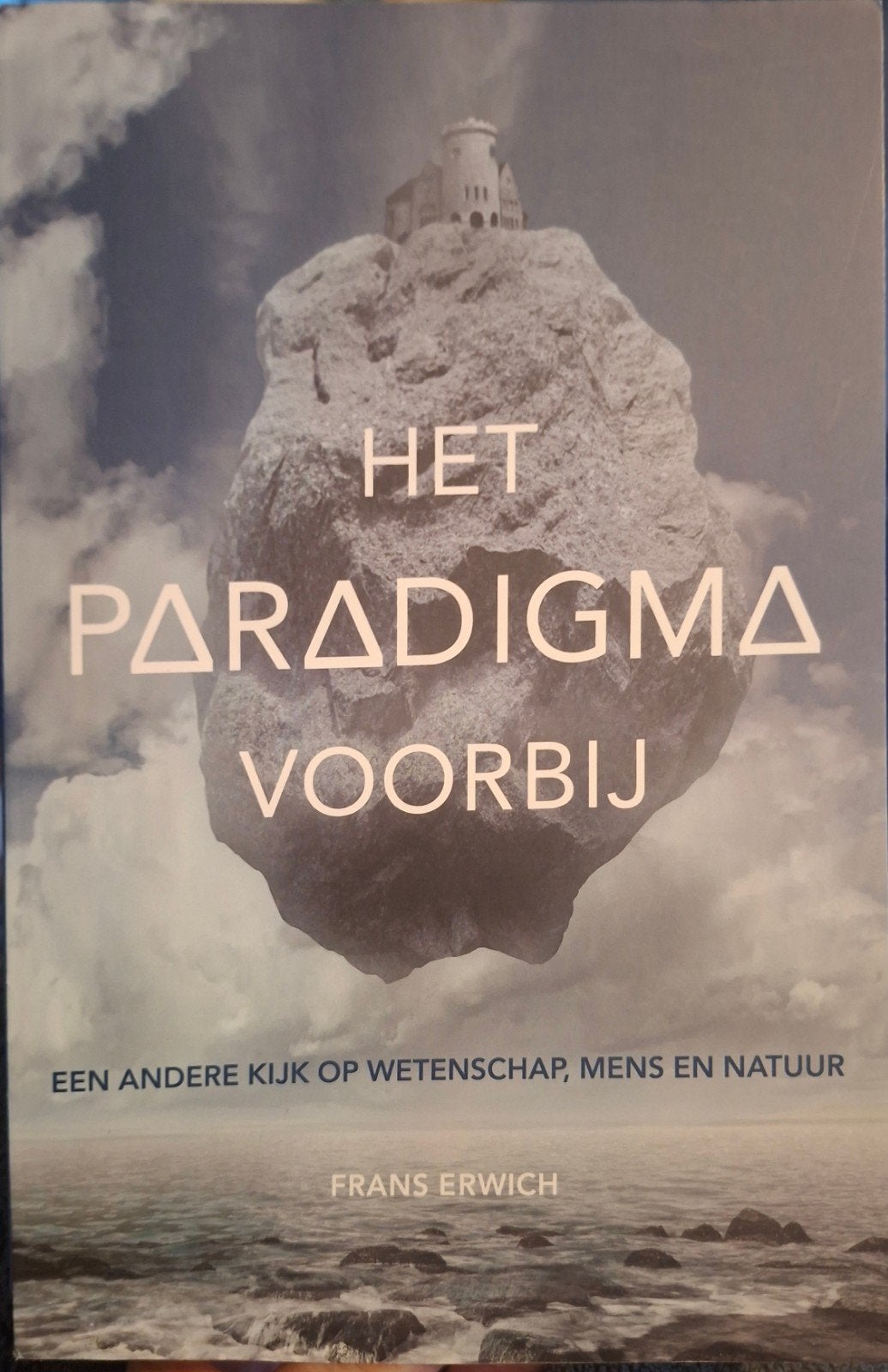 F. Erwich - Het paradigma voorbij, Ophalen of Verzenden, Zo goed als nieuw, F. Erwich