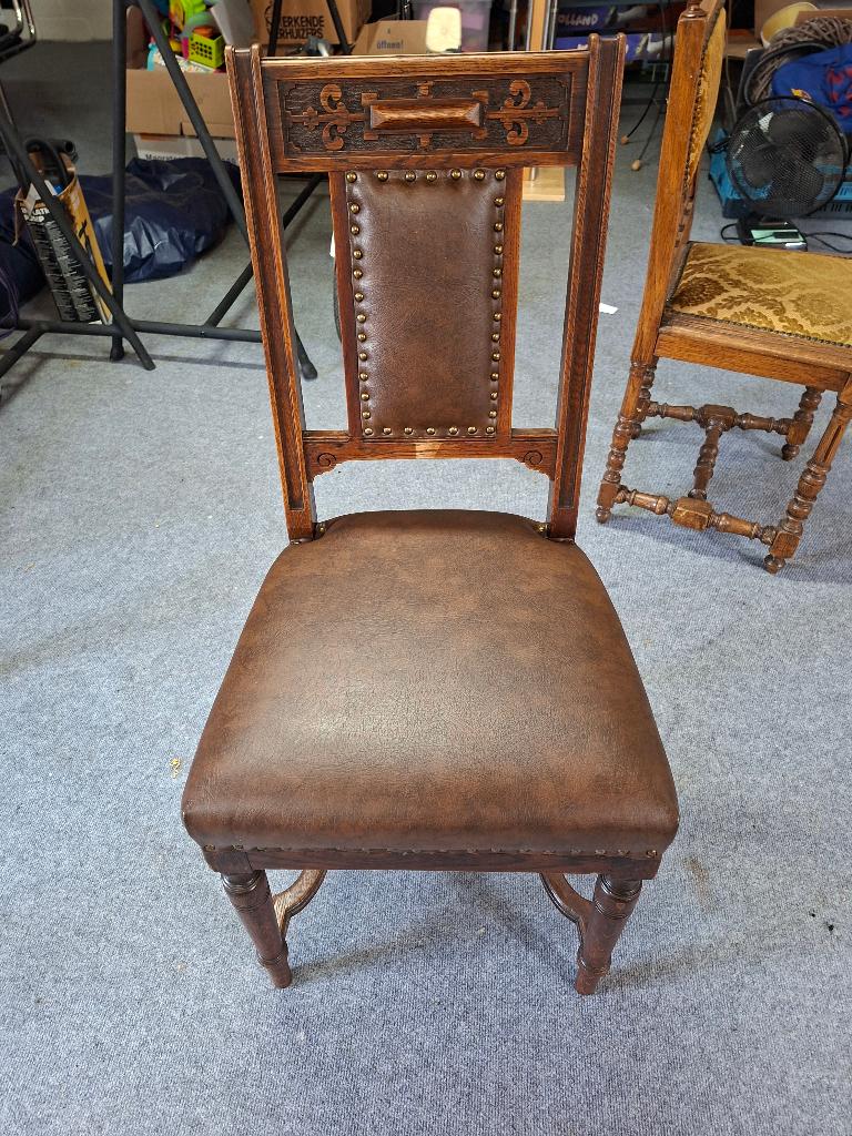 Antieke eetkamerstoelen met Leer en Houtsnijwerk, Ophalen
