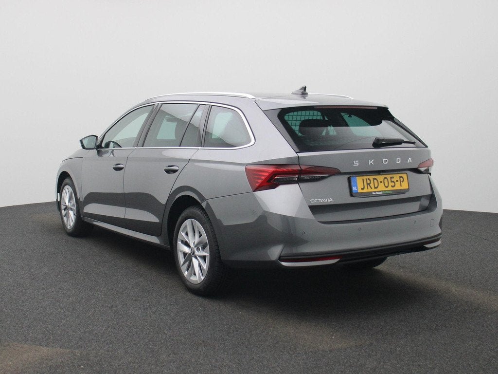 Skoda Octavia Combi 1.5 TSI MHEV Business Edition Plus | Aut, Auto's, Skoda, 1304 kg, Stof, 1498 cc, Euro 6