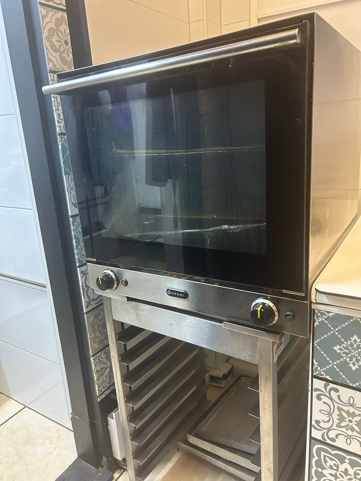 HENDI Horeca Heteluchtoven met RVS Onderstel, Ophalen, Gebruikt, Ovens, Magnetrons en Steamers