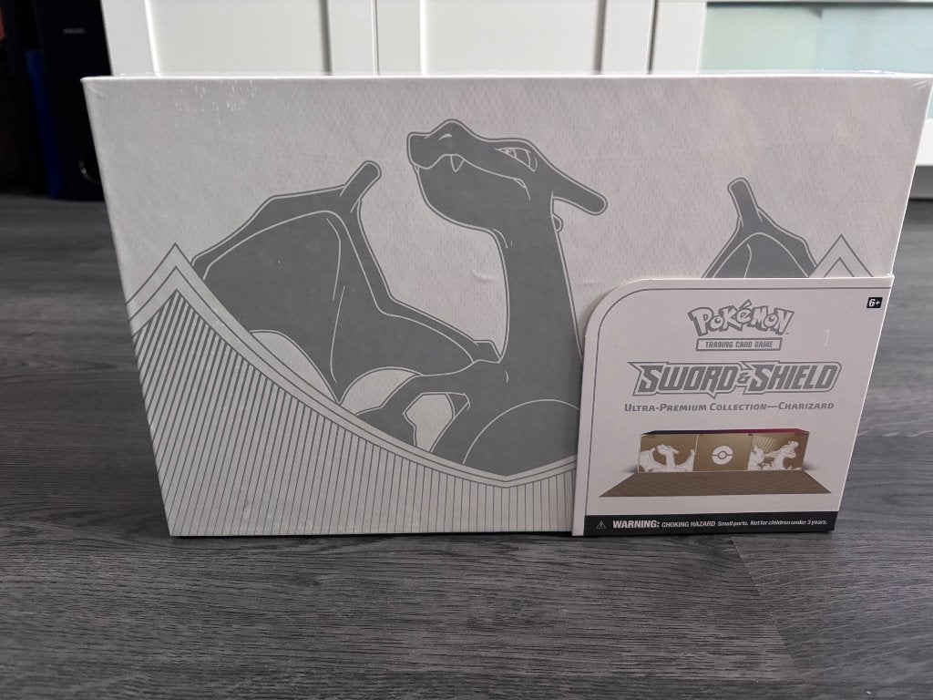 Charizard Ultra Premium Collection UPC sword shield, Ophalen, Nieuw