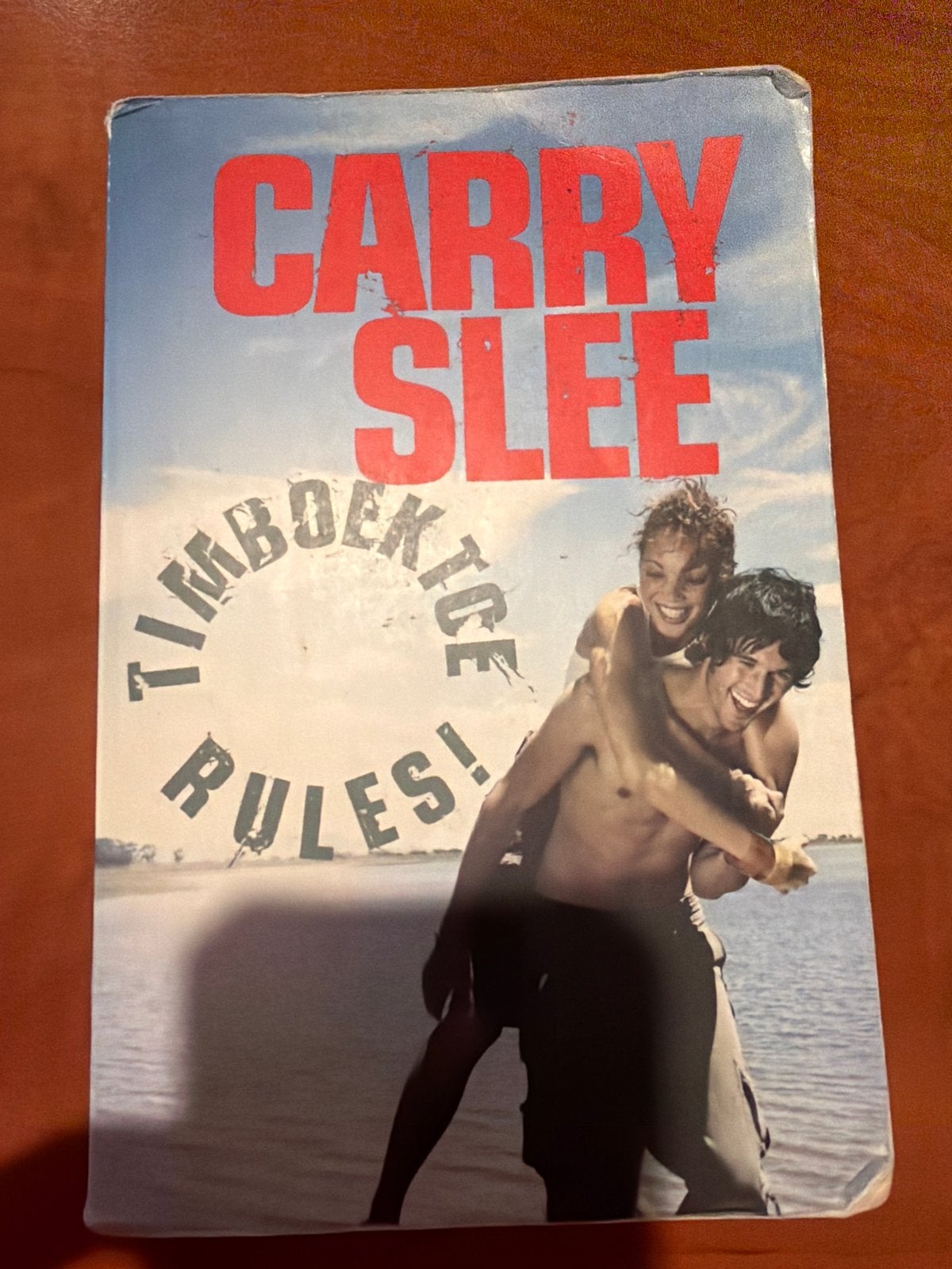 Carry Slee - Timboektoe Rules! (Boek), Boeken, Ophalen of Verzenden, Gelezen, Nederland