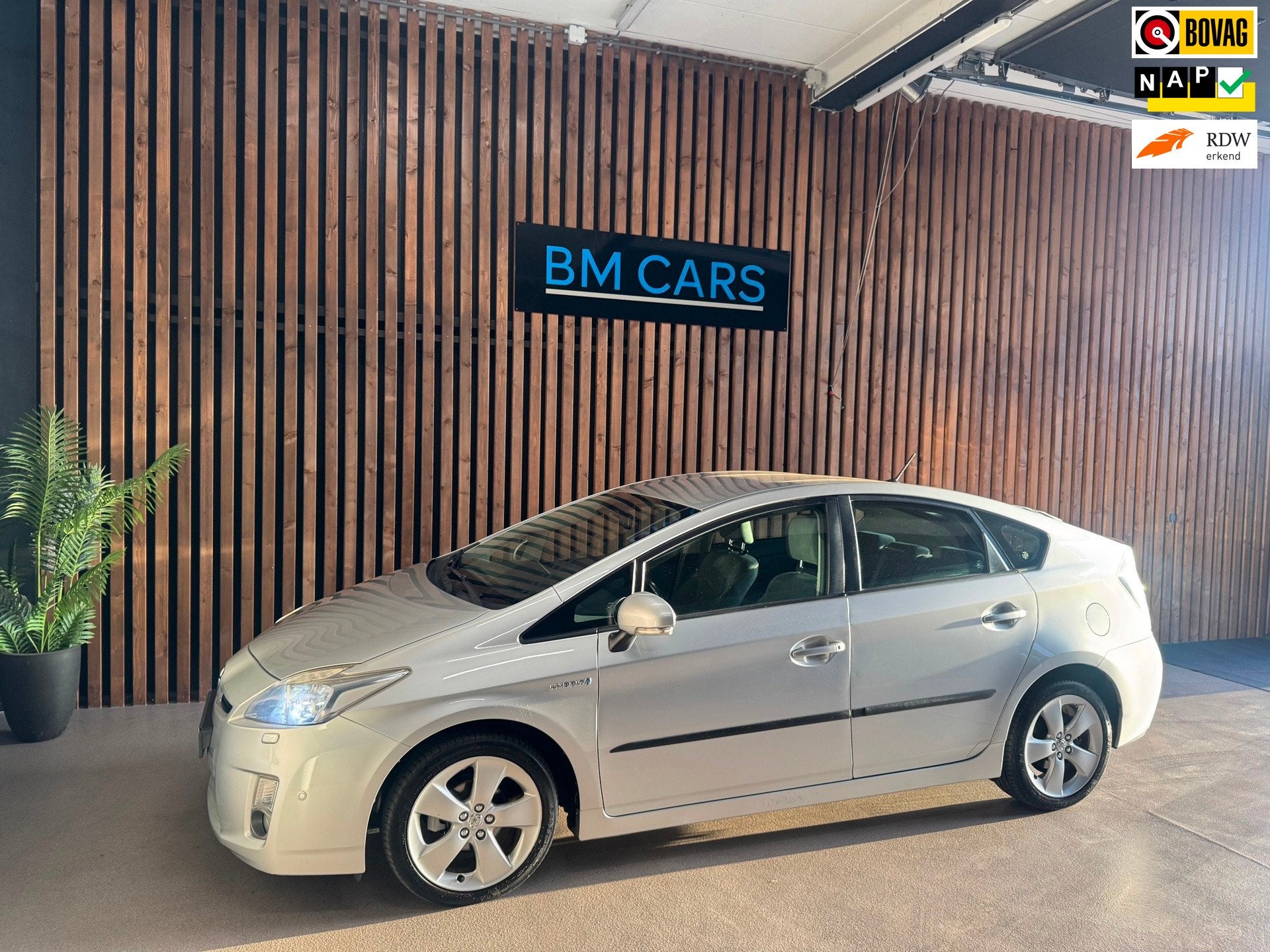 Toyota Prius 1.8 Dynamic Navigatie,Cruise control, Camera, Auto's, Gebruikt, 4 cilinders, Origineel Nederlands, Bedrijf